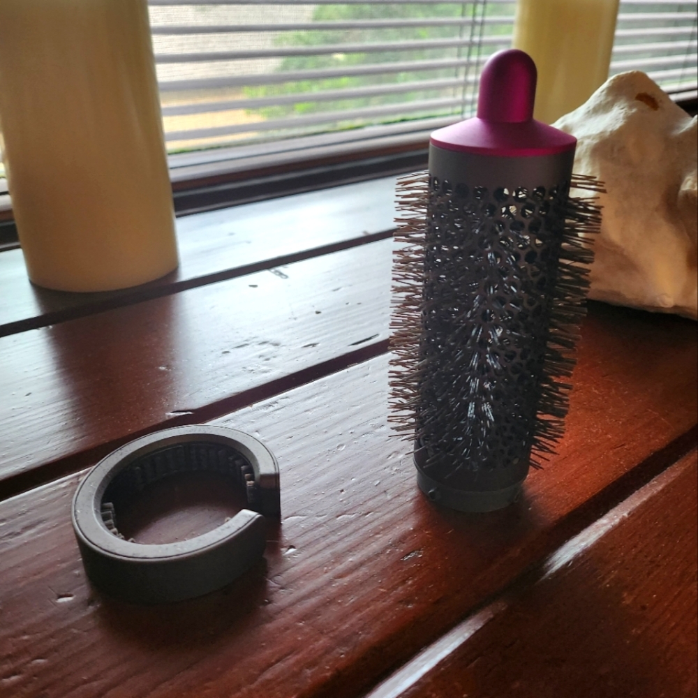 Dyson Air Wrap Magenta Round brush and cleaner